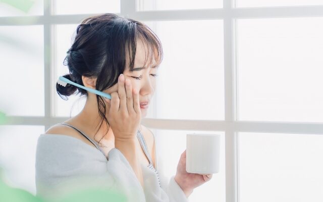 大橋の歯医者が解説｜ホワイトニング直後にしみる原因と特徴【大橋THREE歯科・矯正歯科】