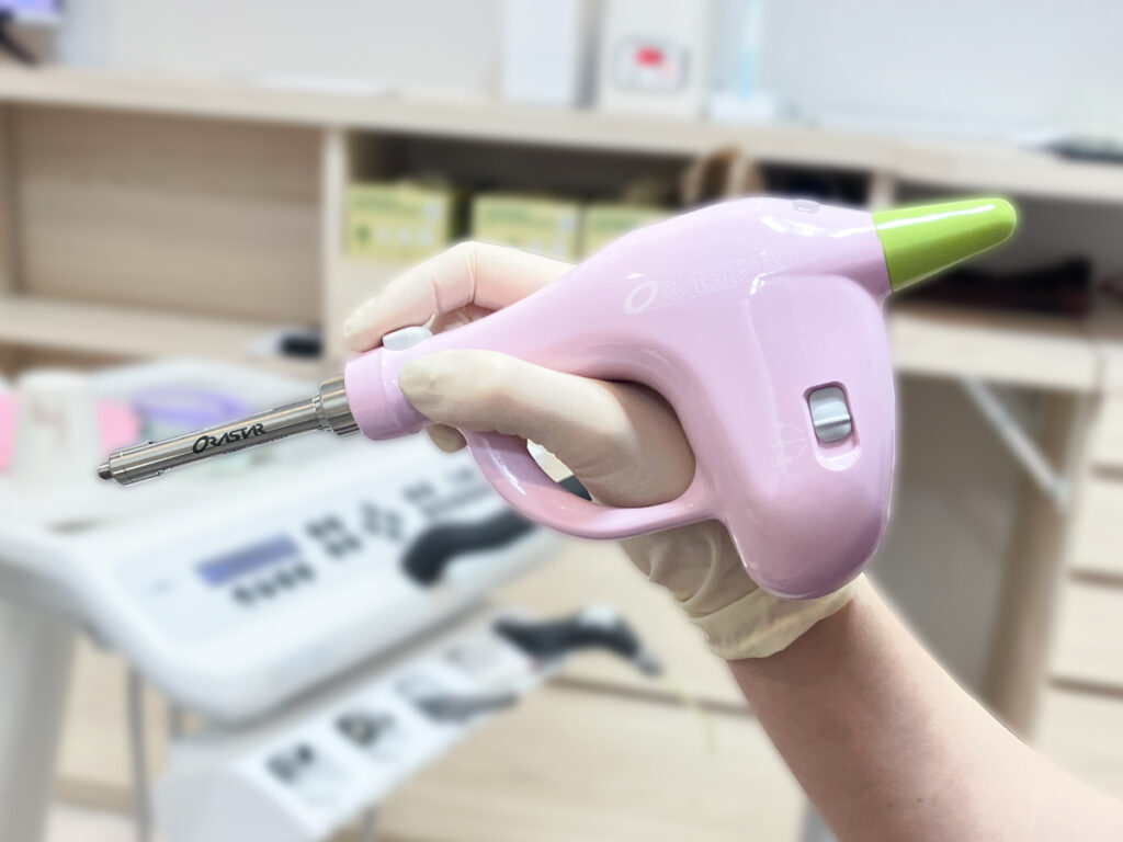 痛みを軽減する電動麻酔 大橋THREE歯科・矯正歯科