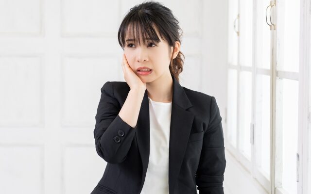 大橋で親知らずが痛い方へ｜痛みを抑えた抜歯【大橋THREE歯科・矯正歯科】