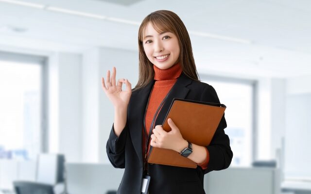 【大橋の歯医者が解説】前歯が大きくて目立つ…削らずに整える方法は？｜大橋THREE歯科・矯正歯科