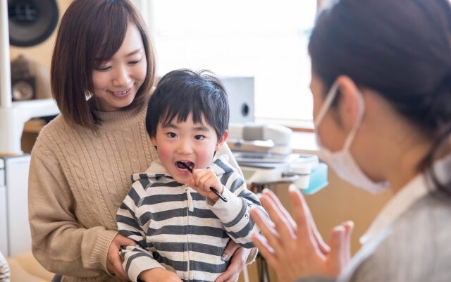 子どものフッ素｜歯みがき粉の量・ppmとイエテボリ法、歯医者のフッ素塗布｜大橋THREE歯科・矯正歯科
