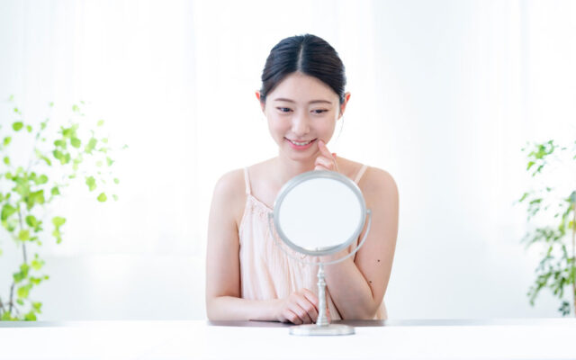 差し歯の根元が黒い…虫歯？劣化？放置してよいケース・やり替えが必要なケースを大橋の歯科医師が解説【大橋THREE歯科・矯正歯科】